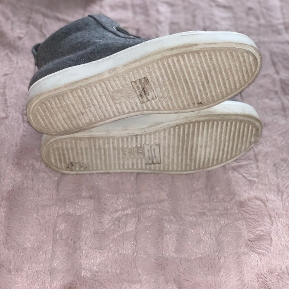 High tops - Picture 3 of 3